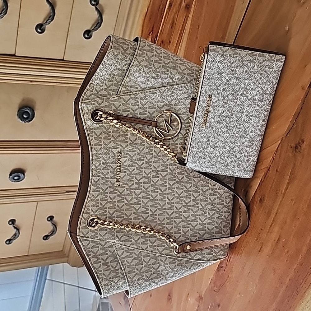 Michael Kors Jet Set Travel Shoulder Tote Bag and wallet set